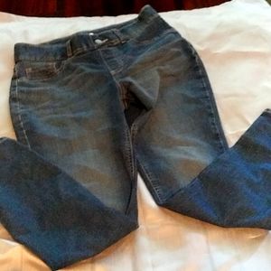 "LEE" JEANS DARK WASH FAUX ZIPPER AND BUTTON CLOSURE AT FRONT TWO BACK POCKETS